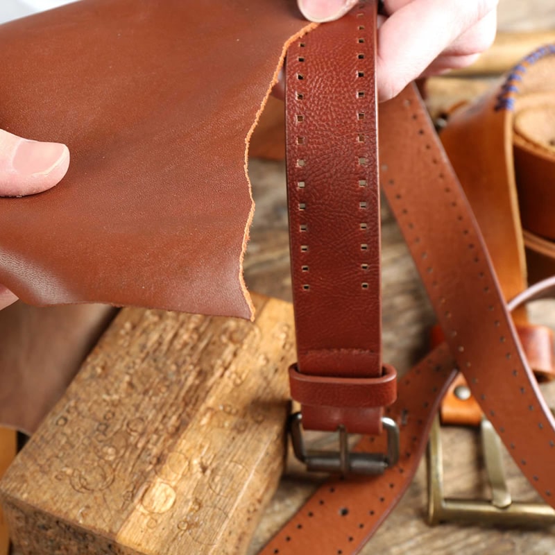 Realizzazione cinture in vera pelle con fibbia