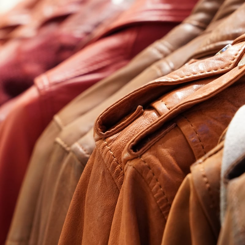 Collezione primavera Giacche in pelle in vari colori per uomo e donna