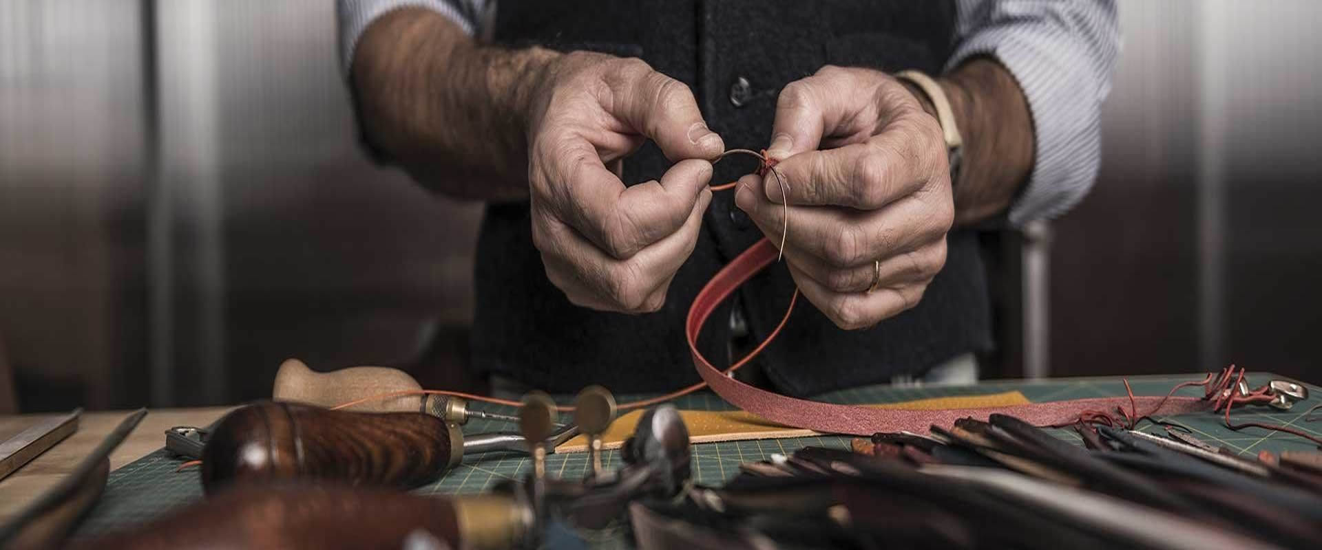 lavorazione artigianale pellame