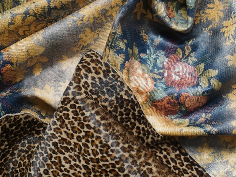 2 pezzi di pelle animale con stampa Animalier e Floreale