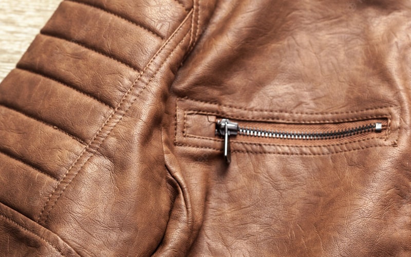 Dettaglio tasca giacca in pelle
