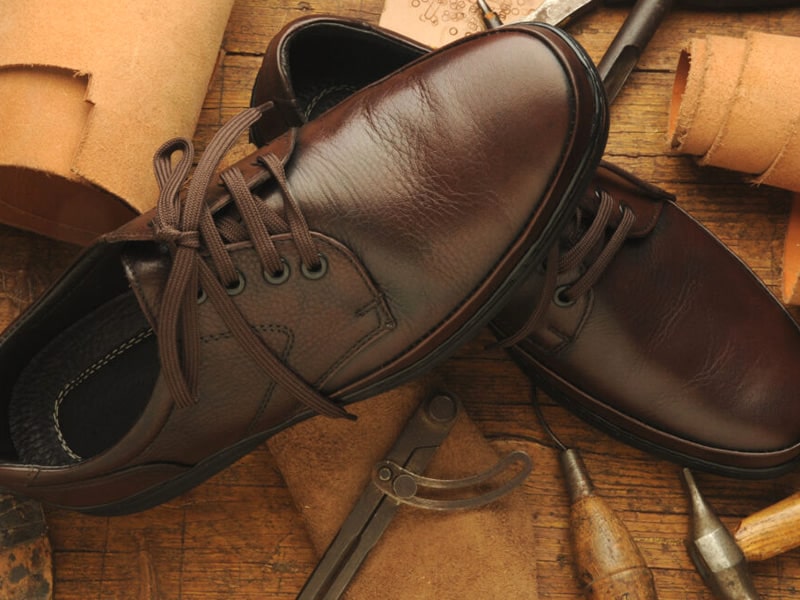 Esempio utilizzo Pelle verniciata per realizzazione Scarpe da uomo marroni