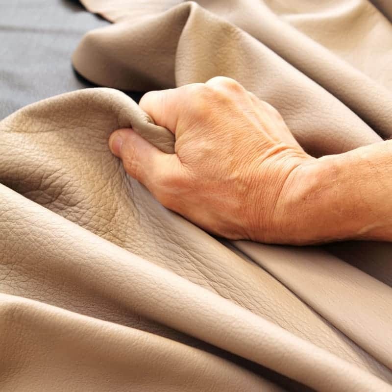 Vera pelle morbida al tatto in colore panna