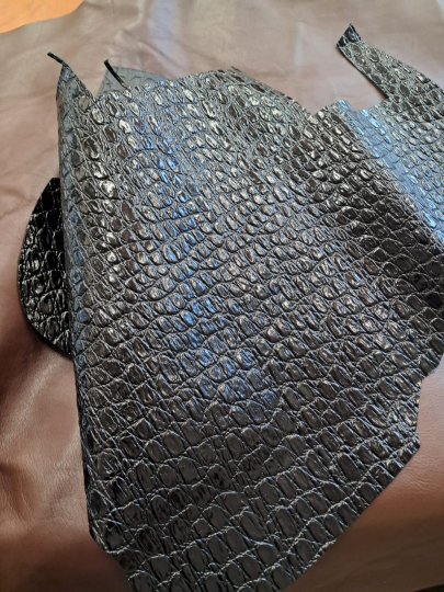 Ritagli di vitello stampa coccodrillo semirigido nero lucido